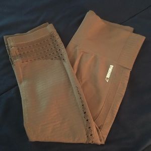 High-rise Capri gym shark leggings